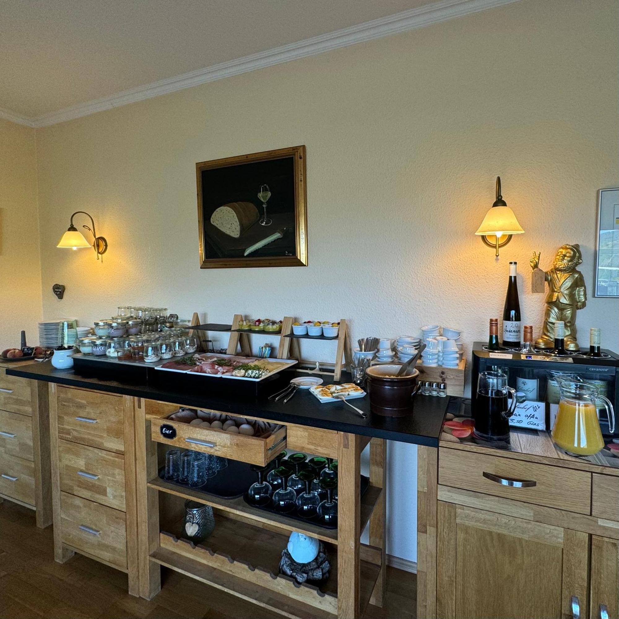 Weingut Tiliahof Bed & Breakfast Браунеберг Екстериор снимка