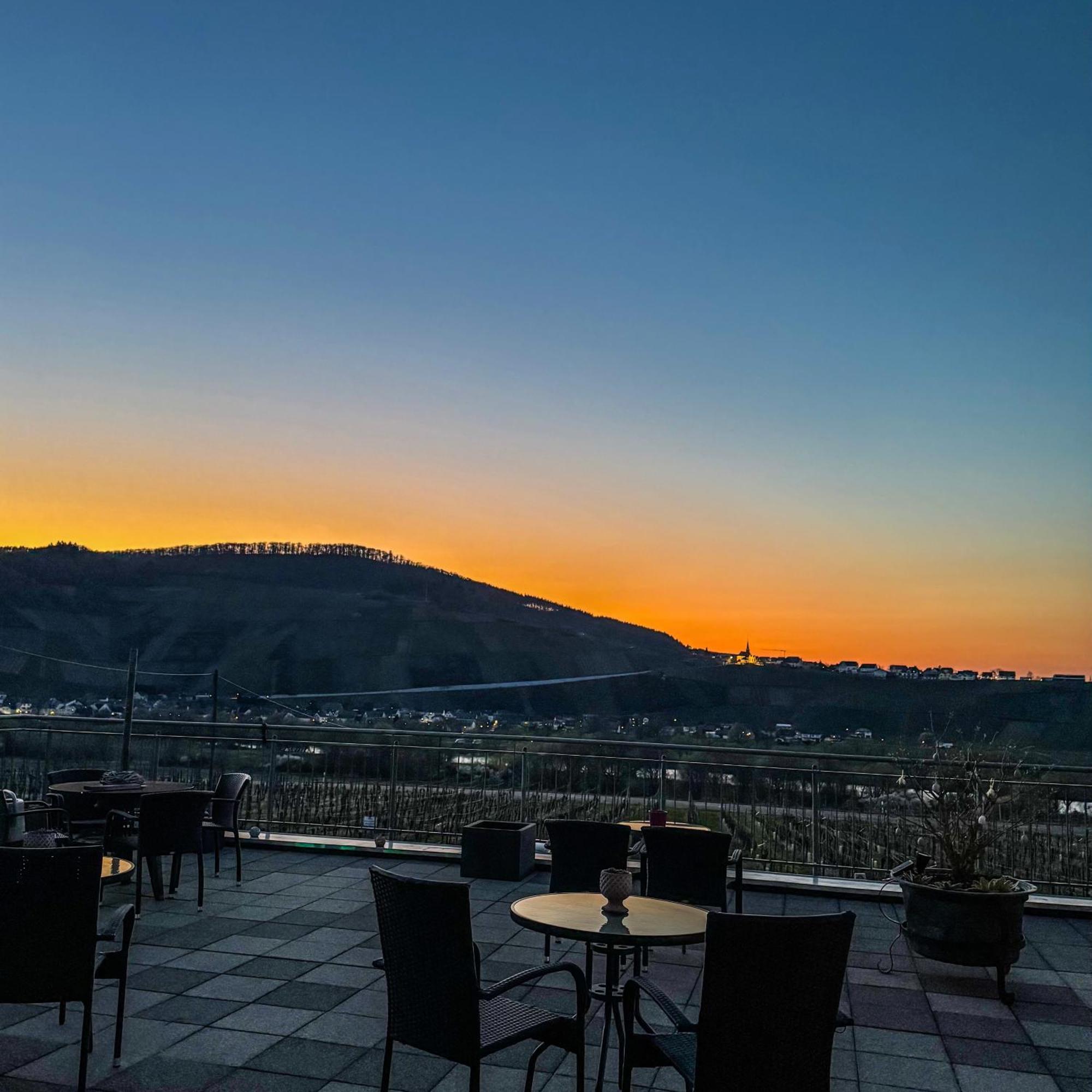 Weingut Tiliahof Bed & Breakfast Браунеберг Екстериор снимка
