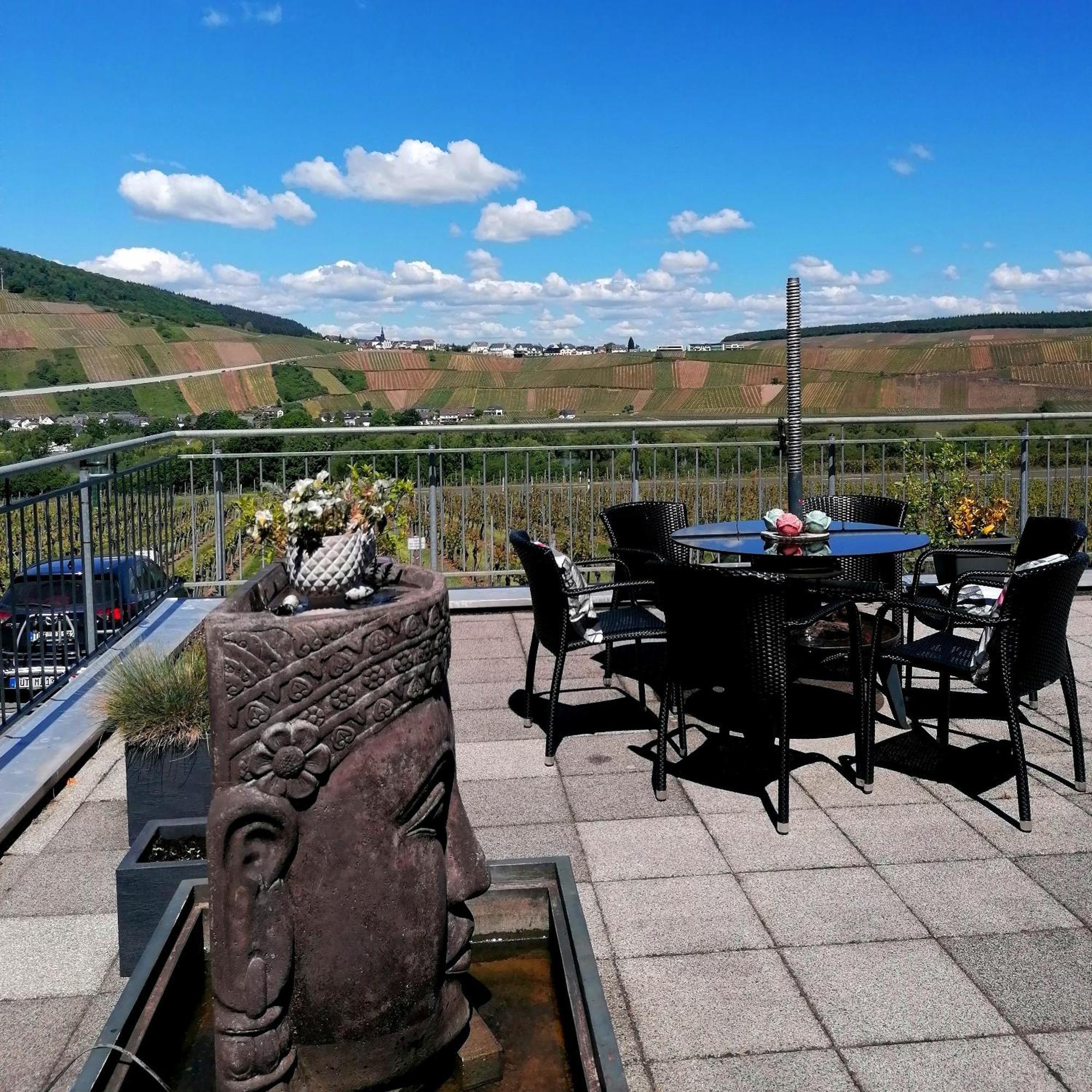 Weingut Tiliahof Bed & Breakfast Браунеберг Екстериор снимка