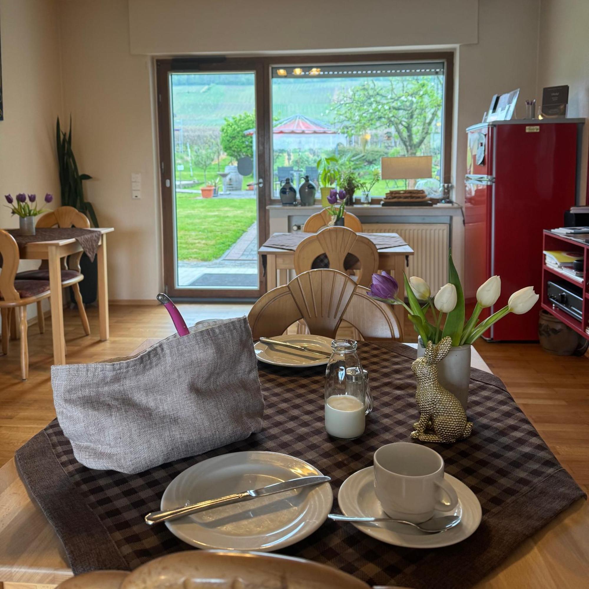 Weingut Tiliahof Bed & Breakfast Браунеберг Екстериор снимка